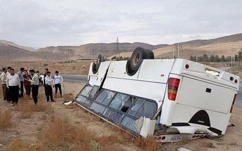 Şamaxıda şagirdləri daşıyan mikroavtobus AŞDI- 7 məktəbli xəstəxanalıq oldu Şamaxıda şagirdləri daşıyan mikroavtobus AŞDI- 7 məktəbli xəstəxanalıq oldu