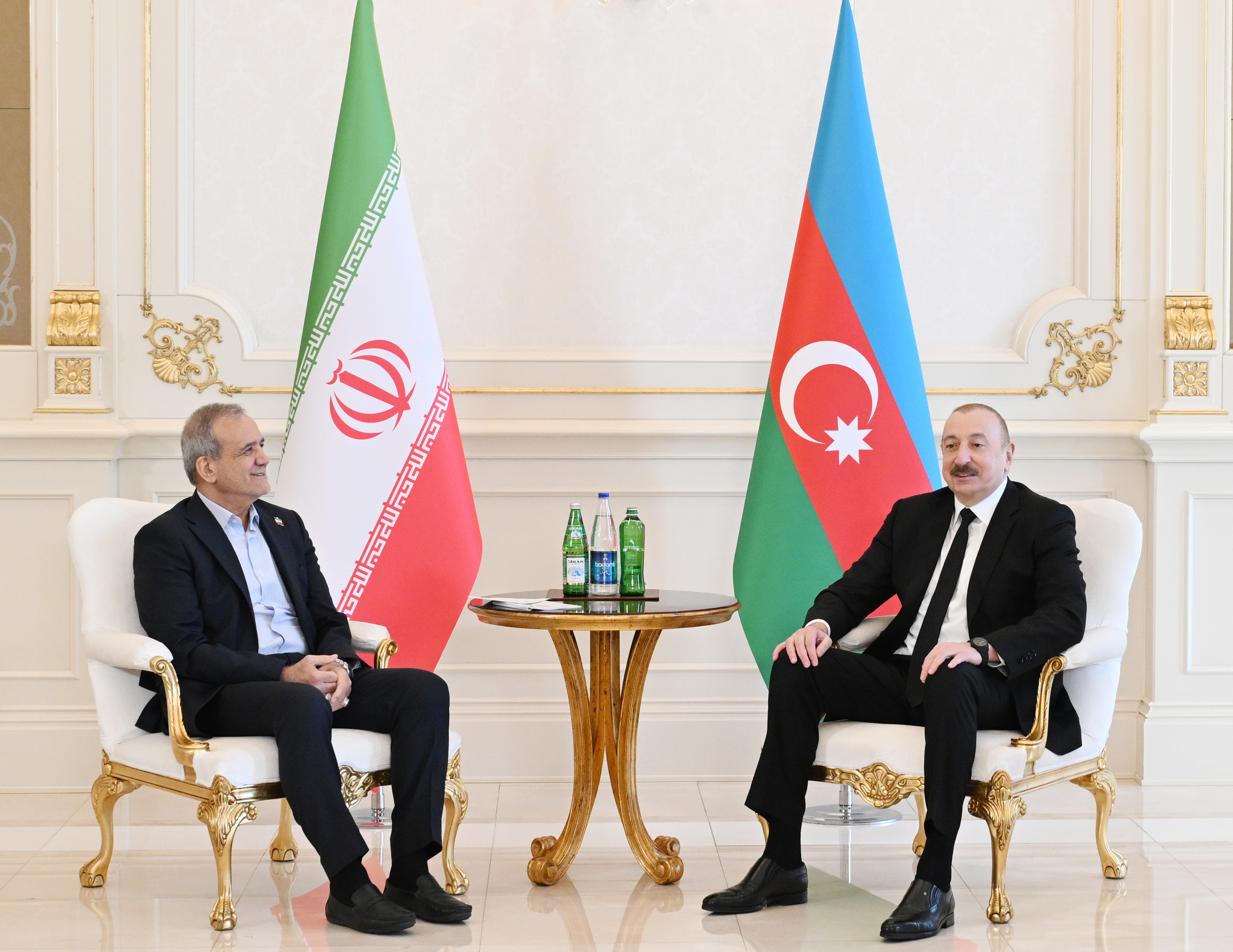 Azərbaycan və İran prezidentlərinin məhdud tərkibdə görüşdü- FOTO