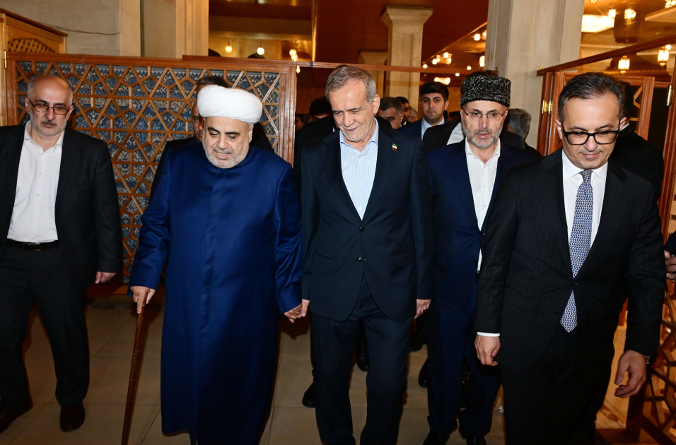 Pezeşkian Bibiheybət məscidini ZİYARƏT ETDİ