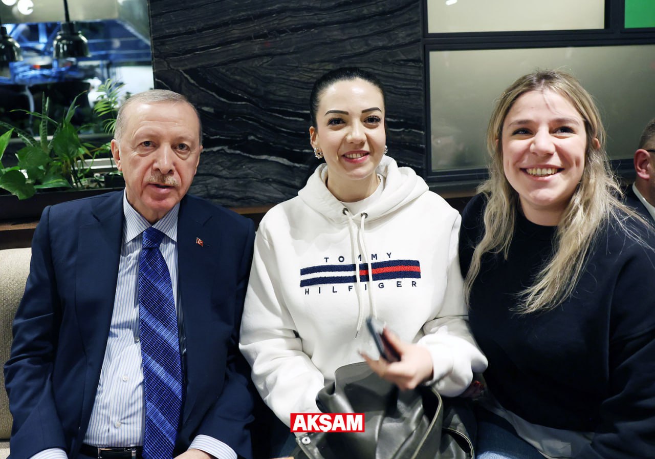 Ərdoğan Ankarada vətəndaşlarla kafedə çay içdi -FOTO/VİDEO Ərdoğan Ankarada vətəndaşlarla kafedə çay içdi -FOTO/VİDEO