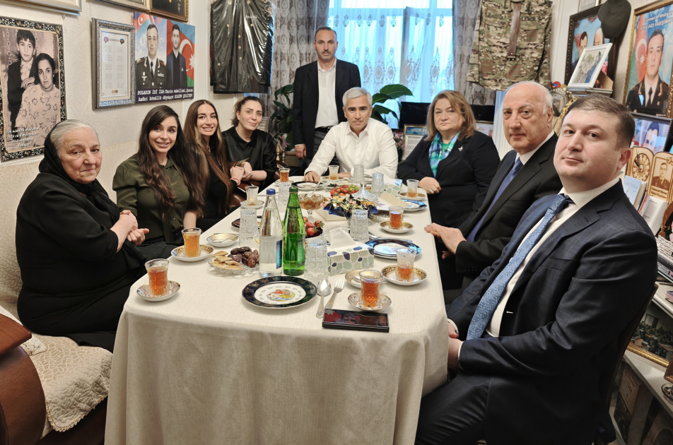 Leyla Əliyeva və Arzu Əliyeva Polad Həşimovun EVİNDƏ - FOTO Leyla Əliyeva və Arzu Əliyeva Polad Həşimovun EVİNDƏ - FOTO