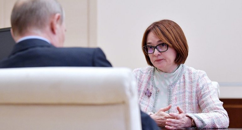 Putin rublu xilas edən tatarı işdən çıxarır Putin rublu xilas edən tatarı işdən çıxarır