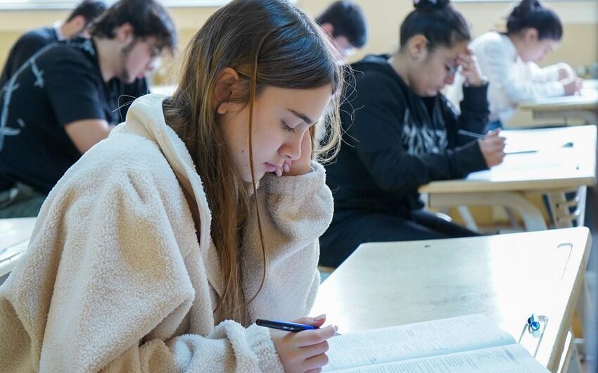 Bu gün 27 mindən çox şagird və abituriyent Azərbaycan dili imtahanı verəcək
