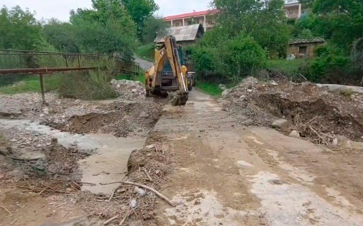 Naxçıvanda güclü yağış: Bəzi avtomobil yolları bağlandı Naxçıvanda güclü yağış: Bəzi avtomobil yolları bağlandı