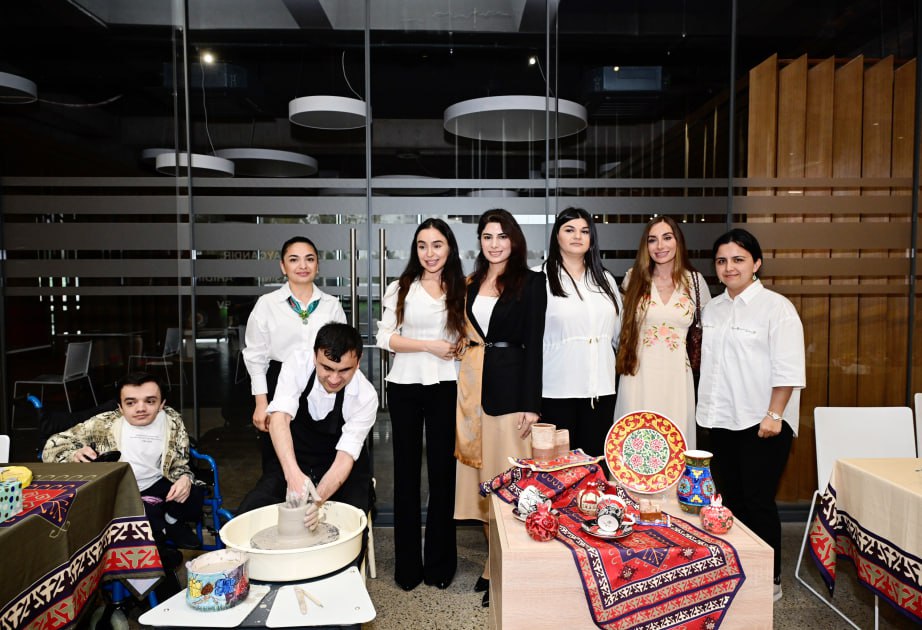 Leyla Əliyeva və Arzu Əliyeva DOST İnklüziv İnkişaf və Yaradıcılıq Mərkəzində - FOTO