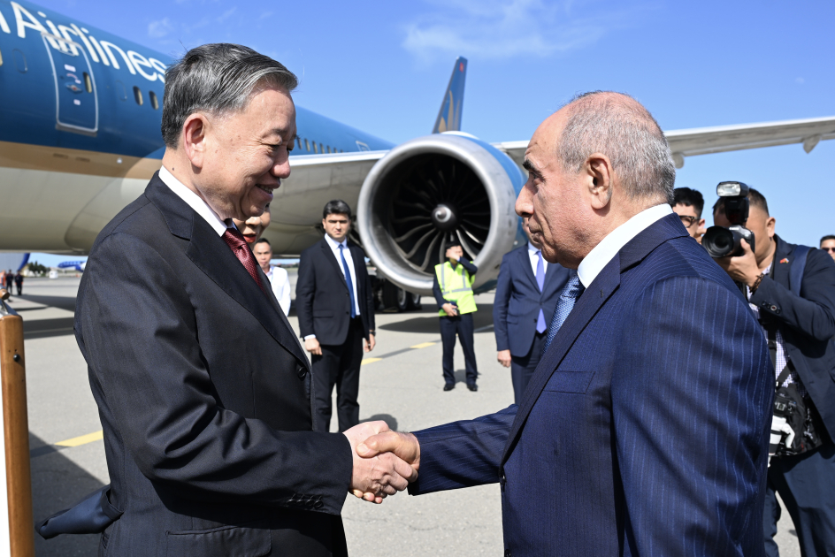 Vyetnam lideri Azərbaycana GƏLDİ - FOTO Vyetnam lideri Azərbaycana GƏLDİ - FOTO