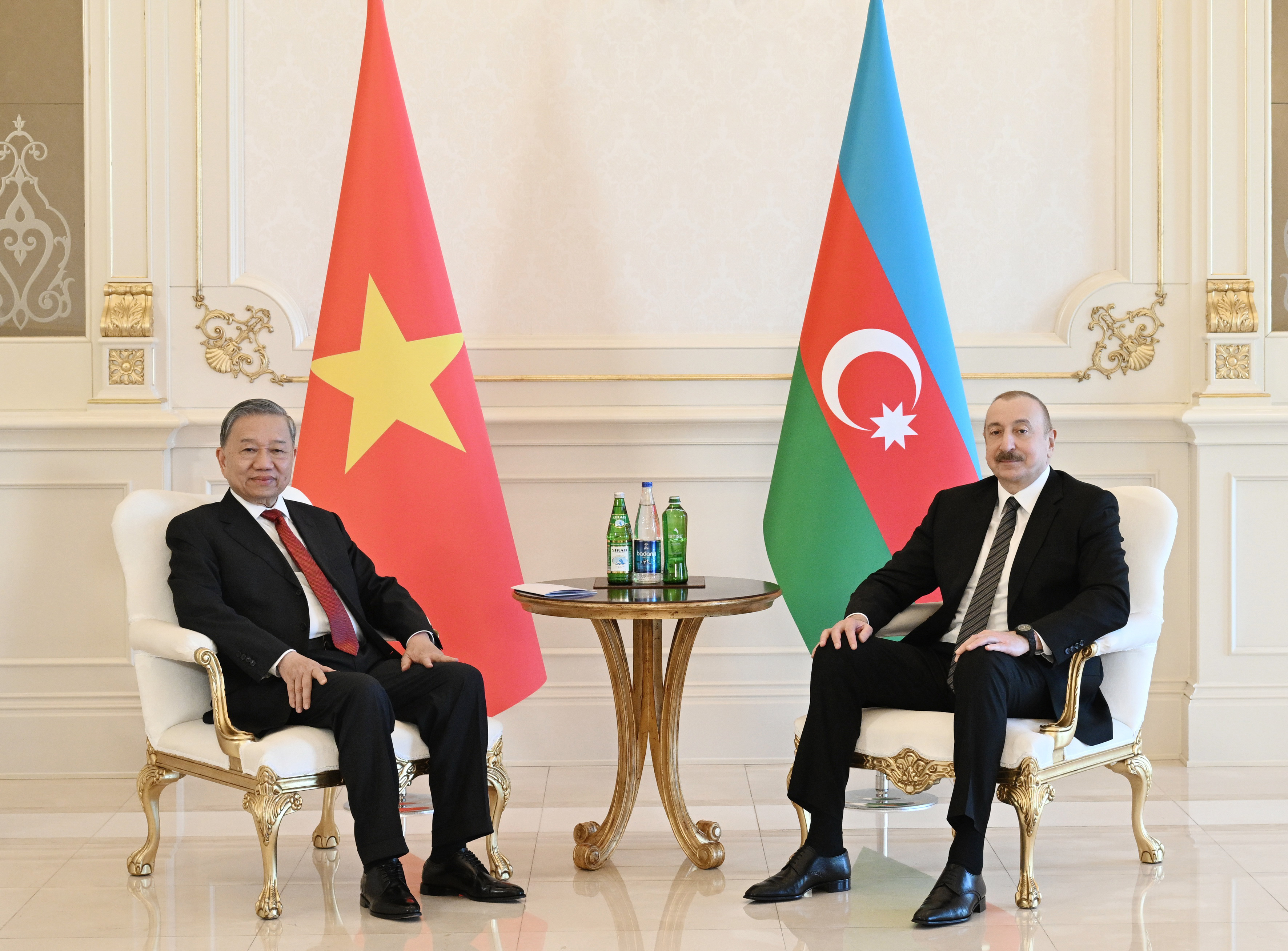 İlham Əliyev Vyetnam lideri ilə məhdud tərkibdə görüşdü - FOTO İlham Əliyev Vyetnam lideri ilə məhdud tərkibdə görüşdü - FOTO