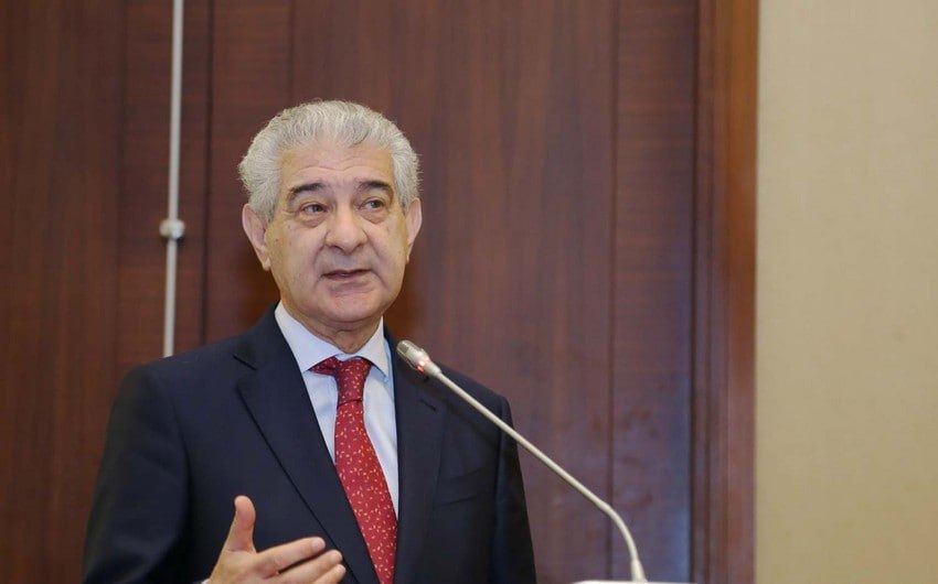Əli Əhmədov: “Hər bir azərbaycanlı qəlbində Heydər Əliyevə böyük məhəbbət bəsləyir” Əli Əhmədov: “Hər bir azərbaycanlı qəlbində Heydər Əliyevə böyük məhəbbət bəsləyir”