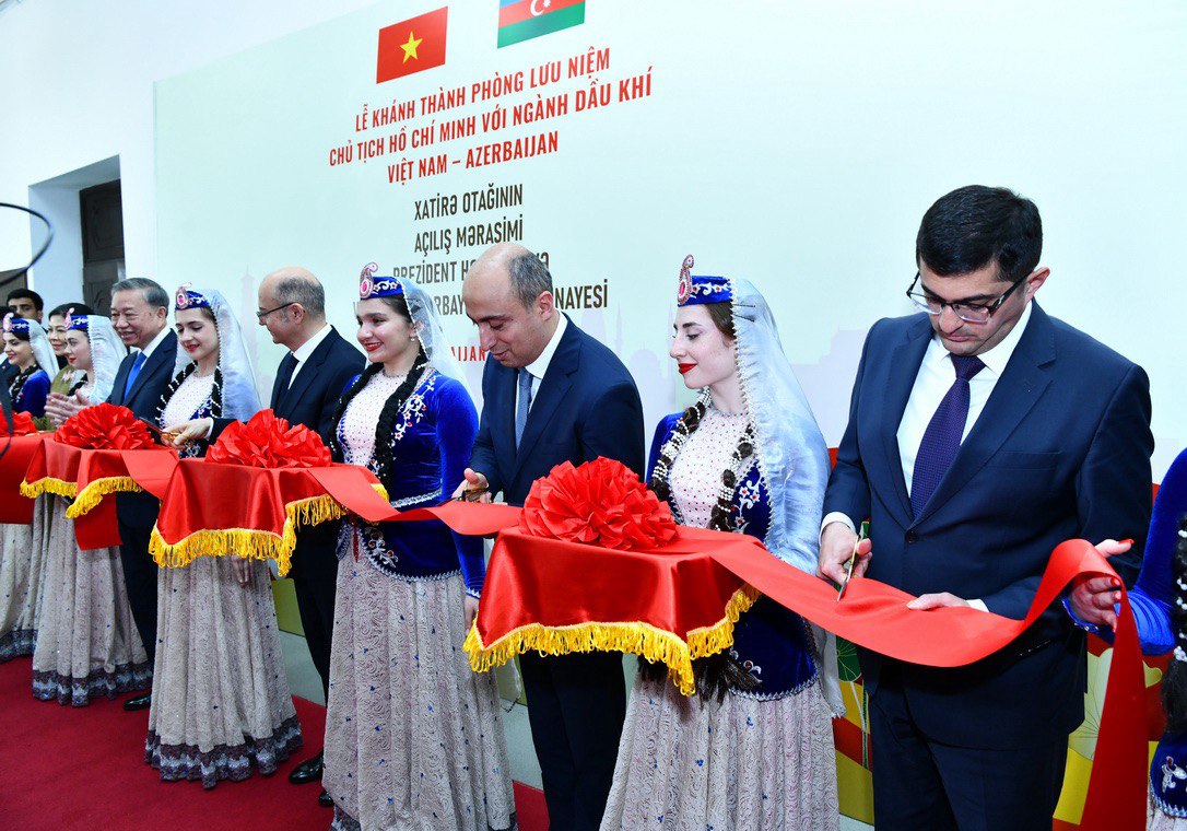 ADNSU-da Vyetnamın ilk Prezidenti Ho Şi Minin 135 illiyinə həsr edilmiş Memorial otağın AÇILIŞI OLDU - FOTO