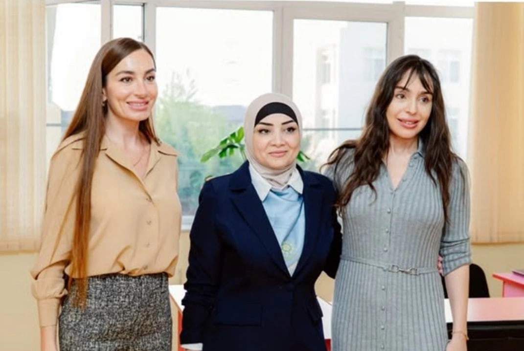 Arzu və Leyla Əliyevalar həssas əhali qrupundan olan şəxslərə baş çəkiblər - FOTO Arzu və Leyla Əliyevalar həssas əhali qrupundan olan şəxslərə baş çəkiblər - FOTO