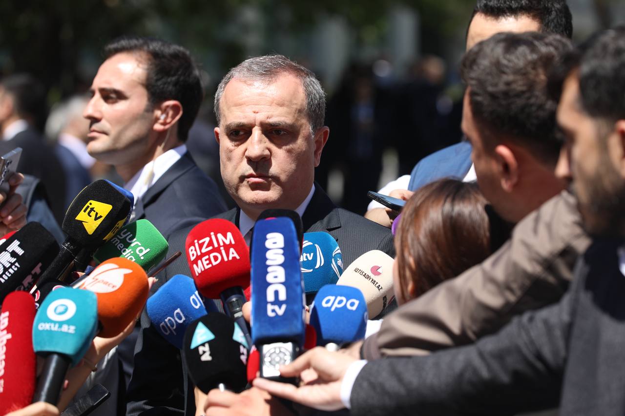 Ceyhun Bayramov AZAL təyyarəsinin qəzasından DANIŞDI