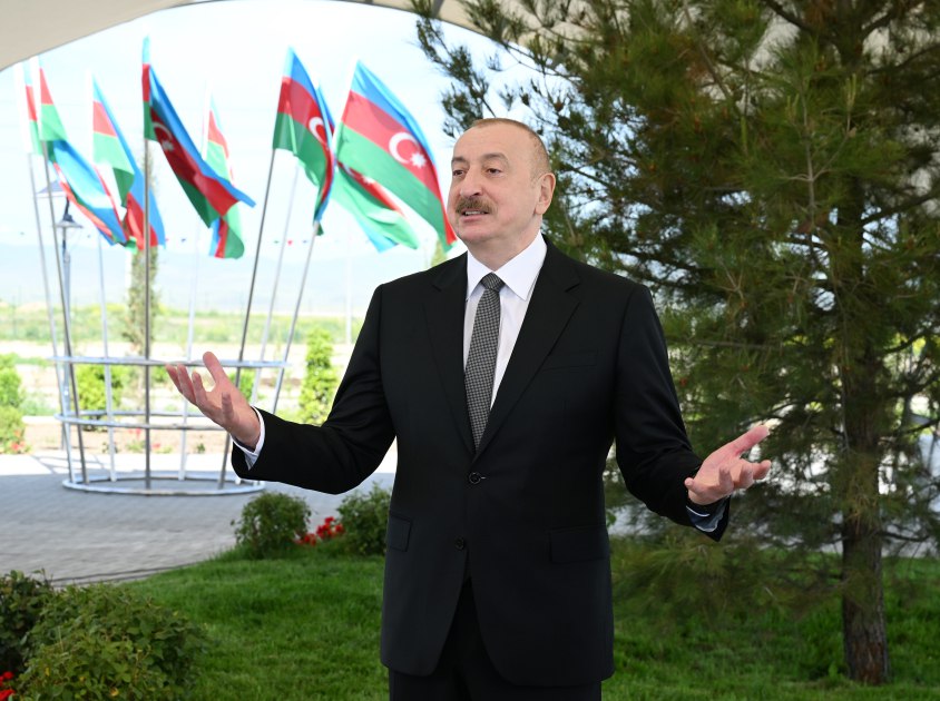 İlham Əliyev: “İkinci mərhələdə Kəngərlidə daha çox ev tikiləcək” İlham Əliyev: “İkinci mərhələdə Kəngərlidə daha çox ev tikiləcək”