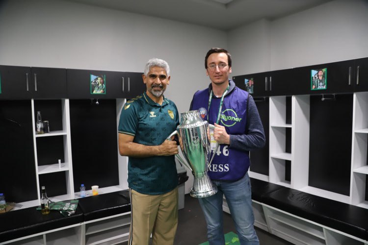 Türkiyə klubu çempion baş məşqçini İSTEFAYA göndərdi