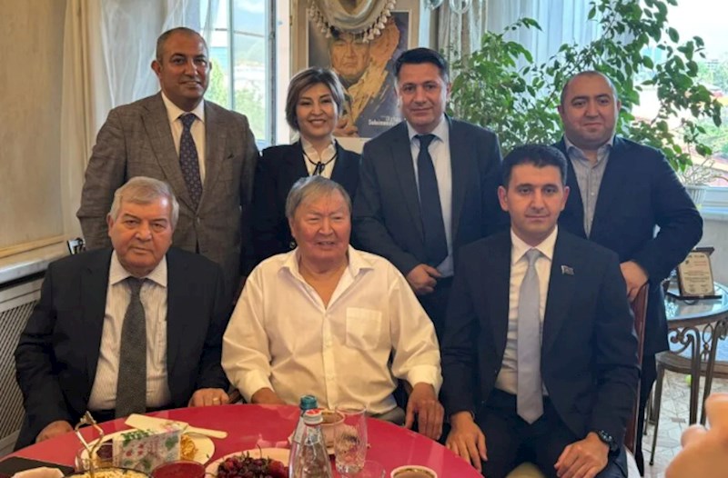 Oljas Süleymenov Azərbaycan nümayəndə heyətini şəxsi mənzilində QƏBUL ETDİ – FOTO