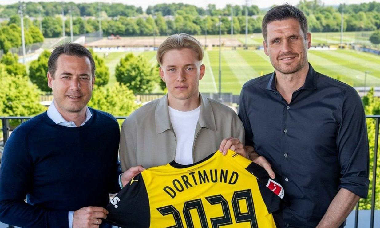“Borussiya” isveçli futbolçu TRANSFER ETDİ