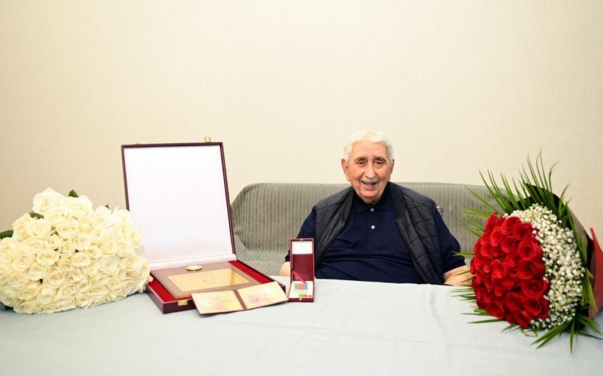 Arif Babayevə Heydər Əliyev Mükafatı təqdim olundu - FOTO Arif Babayevə Heydər Əliyev Mükafatı təqdim olundu - FOTO