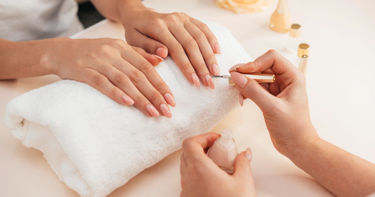 Qalıcı manikür etdirənlərin NƏZƏRİNƏ: Gel lak xərçəngə səbəb ola bilər