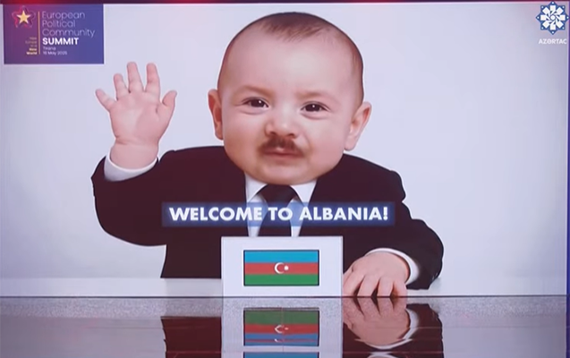 Prezidentləri güldürən sürpriz... – VİDEO Prezidentləri güldürən sürpriz... – VİDEO