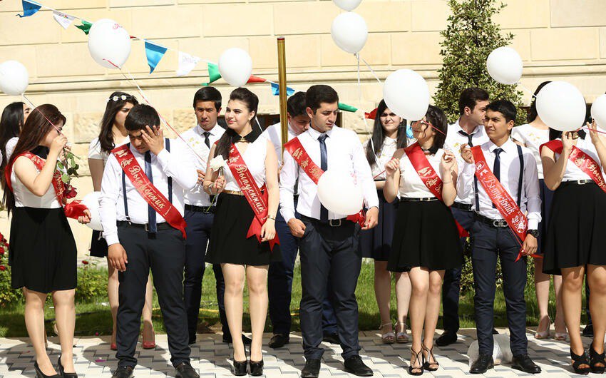 "Son zəng" geyimi ilə bağlı məktəblərə TƏLİMAT VERİLDİ "Son zəng" geyimi ilə bağlı məktəblərə TƏLİMAT VERİLDİ