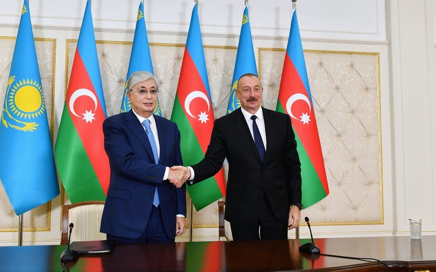 İlham Əliyev Tokayevə zəng edib