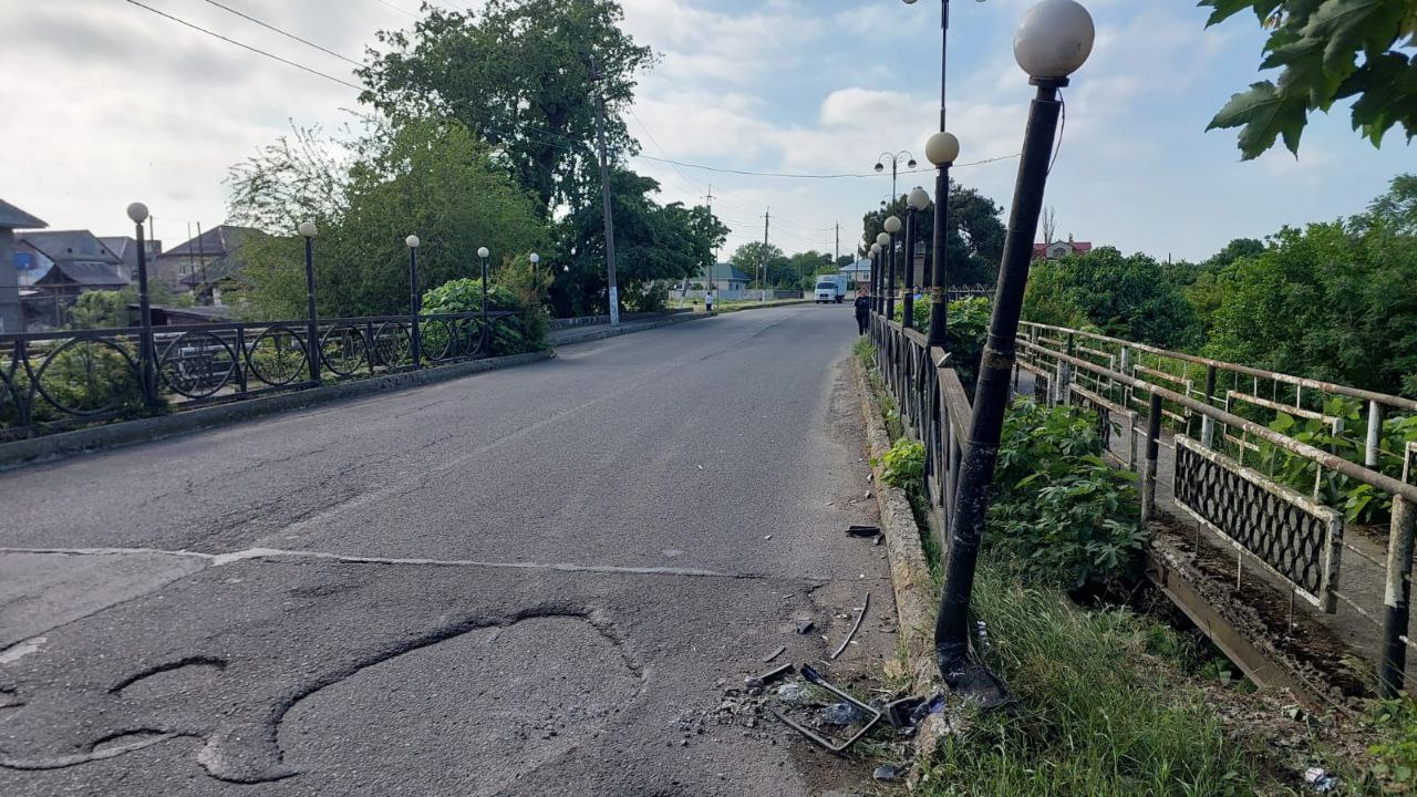 Lənkəranda YOL QƏZASI: Körpüyə çırpılan avtomobildə 3 nəfər xəsarət aldı - FOTO Lənkəranda YOL QƏZASI: Körpüyə çırpılan avtomobildə 3 nəfər xəsarət aldı - FOTO