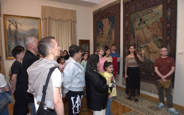 Ədəbiyyat Muzeyinu bu gün 3456 nəfər ziyarət edib - FOTO Ədəbiyyat Muzeyinu bu gün 3456 nəfər ziyarət edib - FOTO
