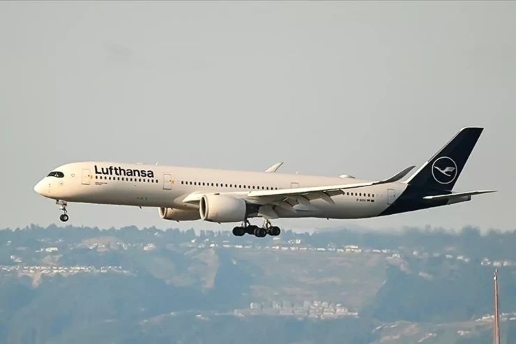 Kapitan ayaqyoluna getdi, köməkçi pilot huşunu itirdi - 200 sərnişin pilotsuz uçdu