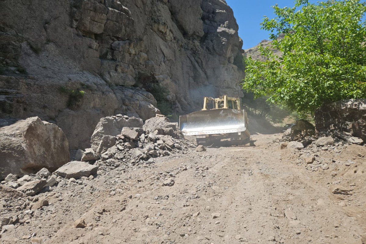Ordubadda qaya uçqunu – YOL BAĞLANDI - FOTO