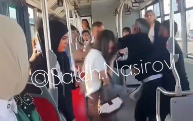 “BakuBus”da ata qızını döydü - VİDEO