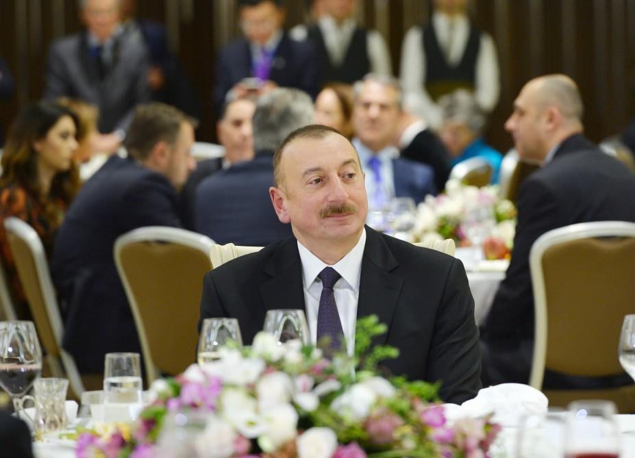 Macarıstanda İlham Əliyevin şərəfinə verilən ziyafətin MENYUSU – FOTO Macarıstanda İlham Əliyevin şərəfinə verilən ziyafətin MENYUSU – FOTO