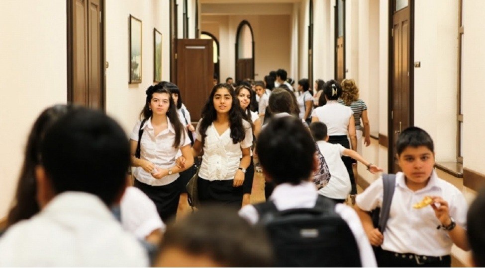 Bakıda məktəbli sinif yoldaşına xəsarət yetirdi Bakıda məktəbli sinif yoldaşına xəsarət yetirdi