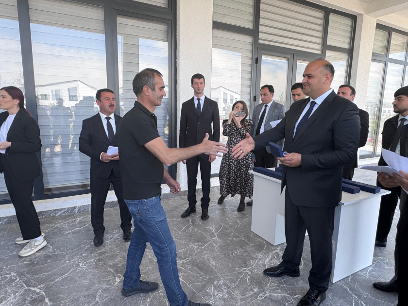 Ağdamın Kəngərli kəndinə köçən daha 49 ailəyə evlərinin açarları təqdim olundu – FOTO