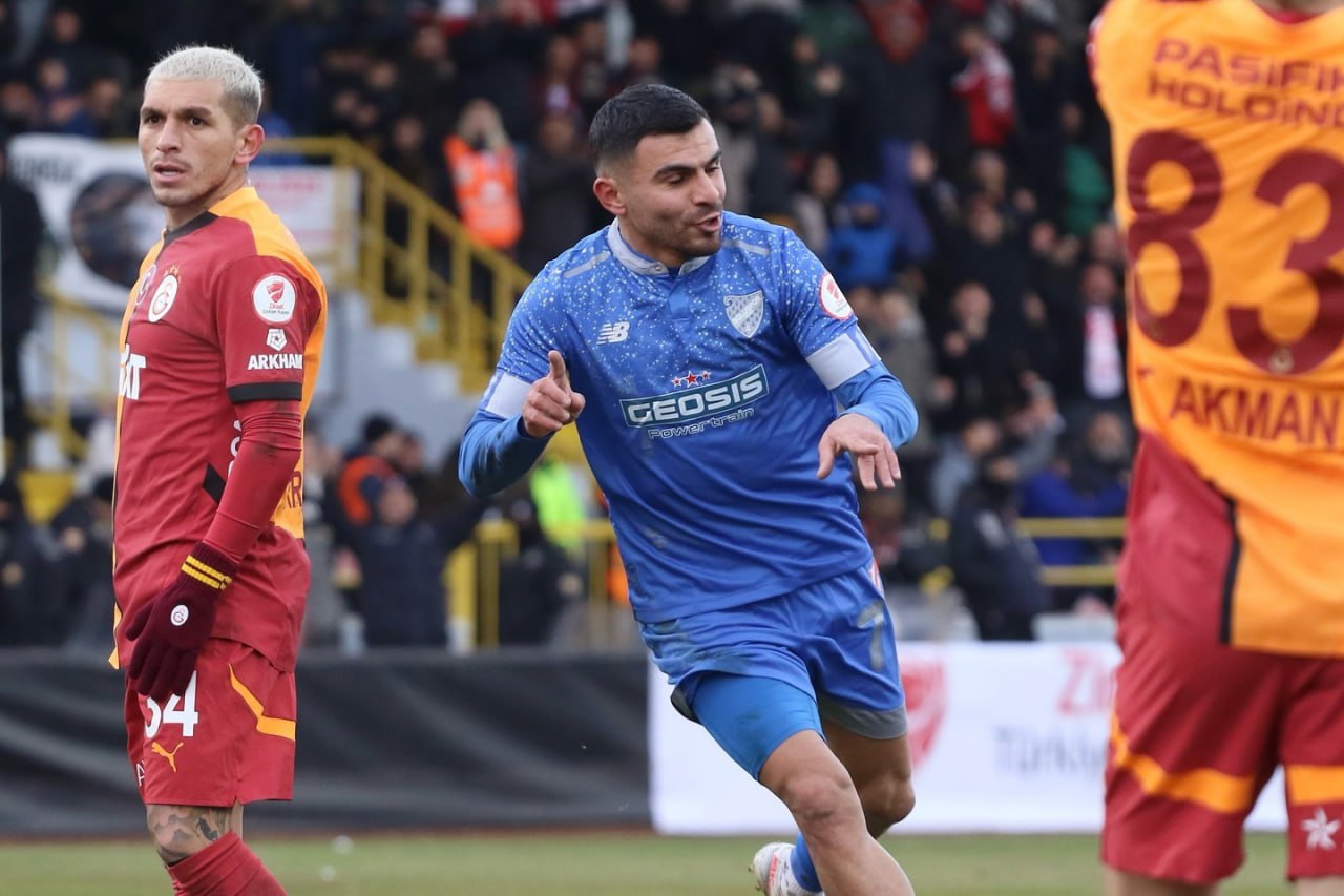 Azərbaycanlı futbolçunun komandası Superliqaya YÜKSƏLƏ BİLMƏDİ Azərbaycanlı futbolçunun komandası Superliqaya YÜKSƏLƏ BİLMƏDİ