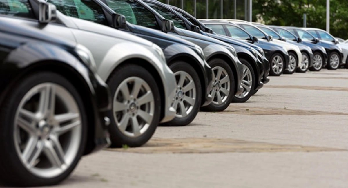 Lüks avtomobillər su qiymətinə - BMW, "Mercedes" və "Toyota" 1 200 manatdan... Lüks avtomobillər su qiymətinə - BMW, "Mercedes" və "Toyota" 1 200 manatdan...