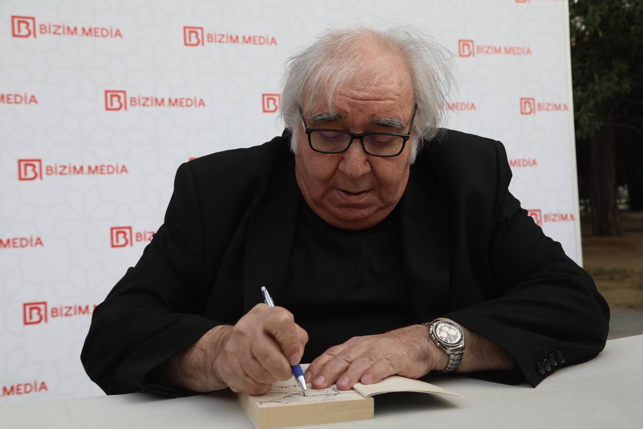 Ramiz Rövşənin imza günü keçirildi - FOTO