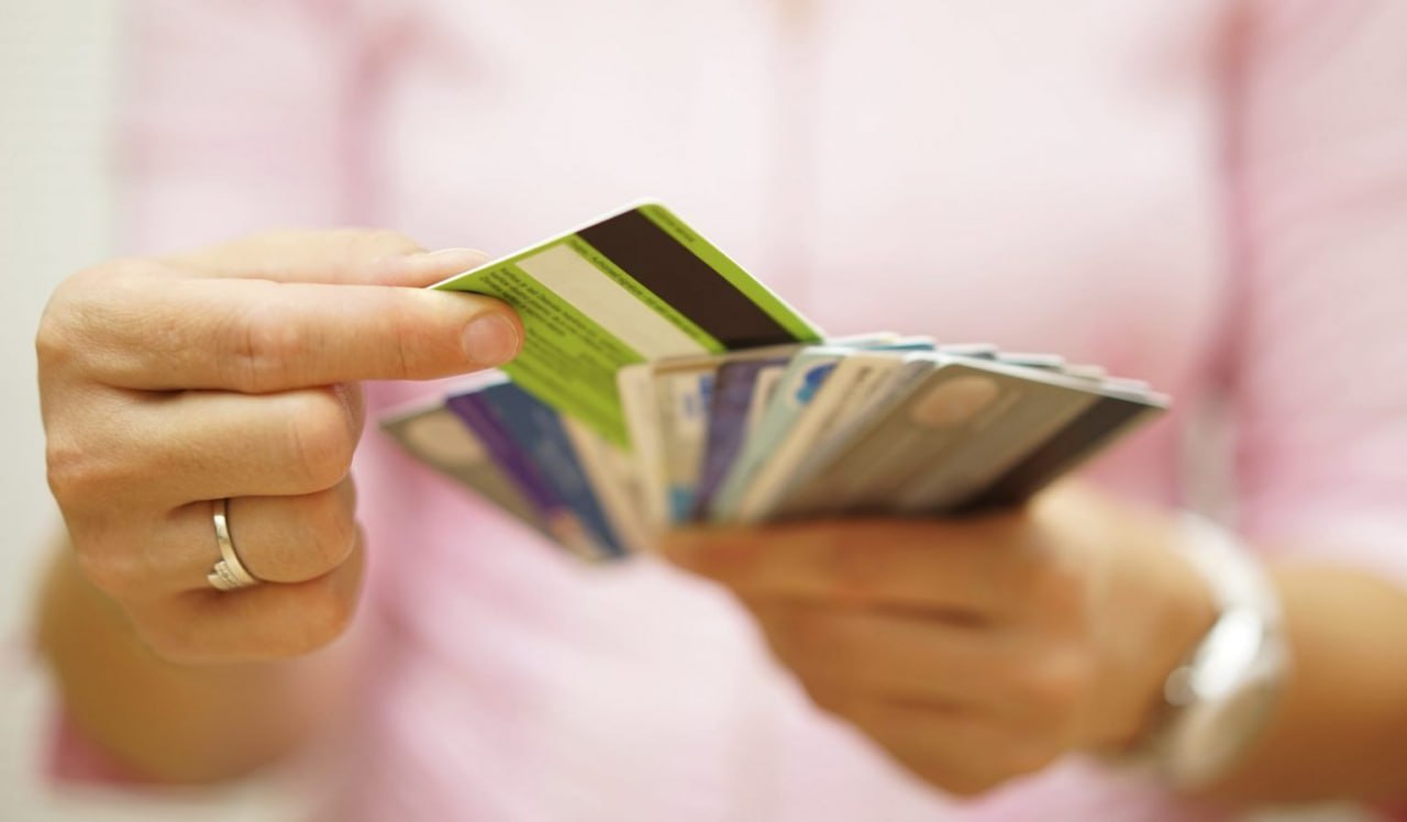 Başqasının bank kartından 2 min manatdan çox vəsait mənimsəyən qadın SAXLANILDI Başqasının bank kartından 2 min manatdan çox vəsait mənimsəyən qadın SAXLANILDI
