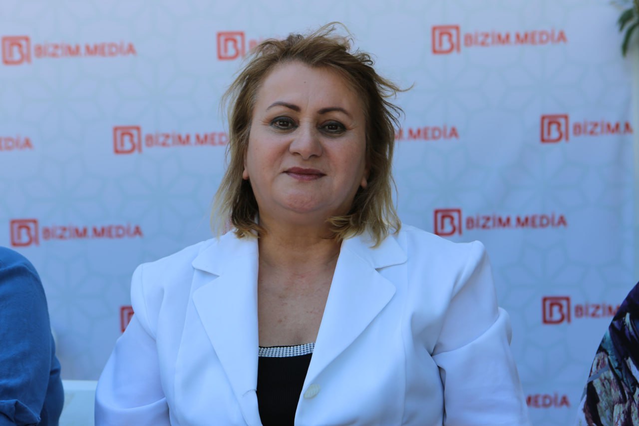 Yazıçı Gülmaya Feyruzqızının imza günü keçirildi - FOTO