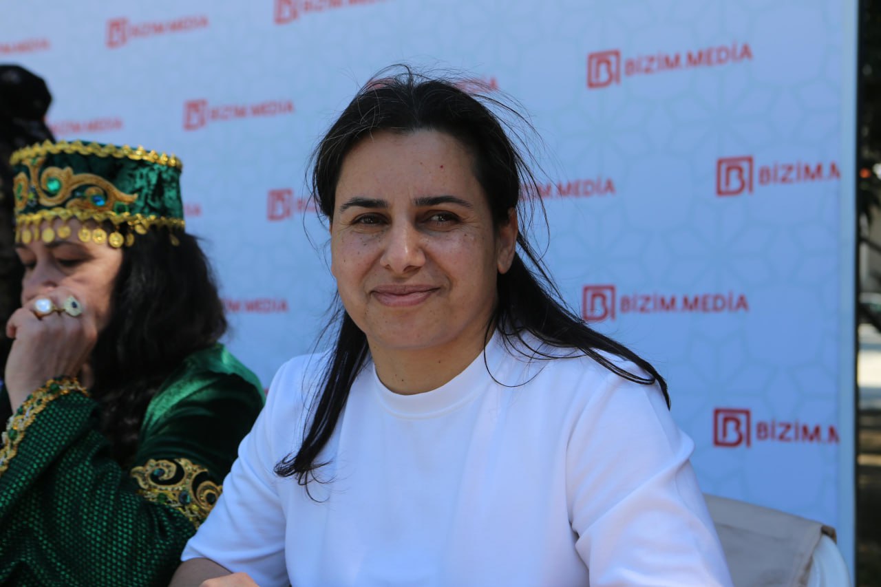 Firəngiz Sabirqızının imza günü - FOTO