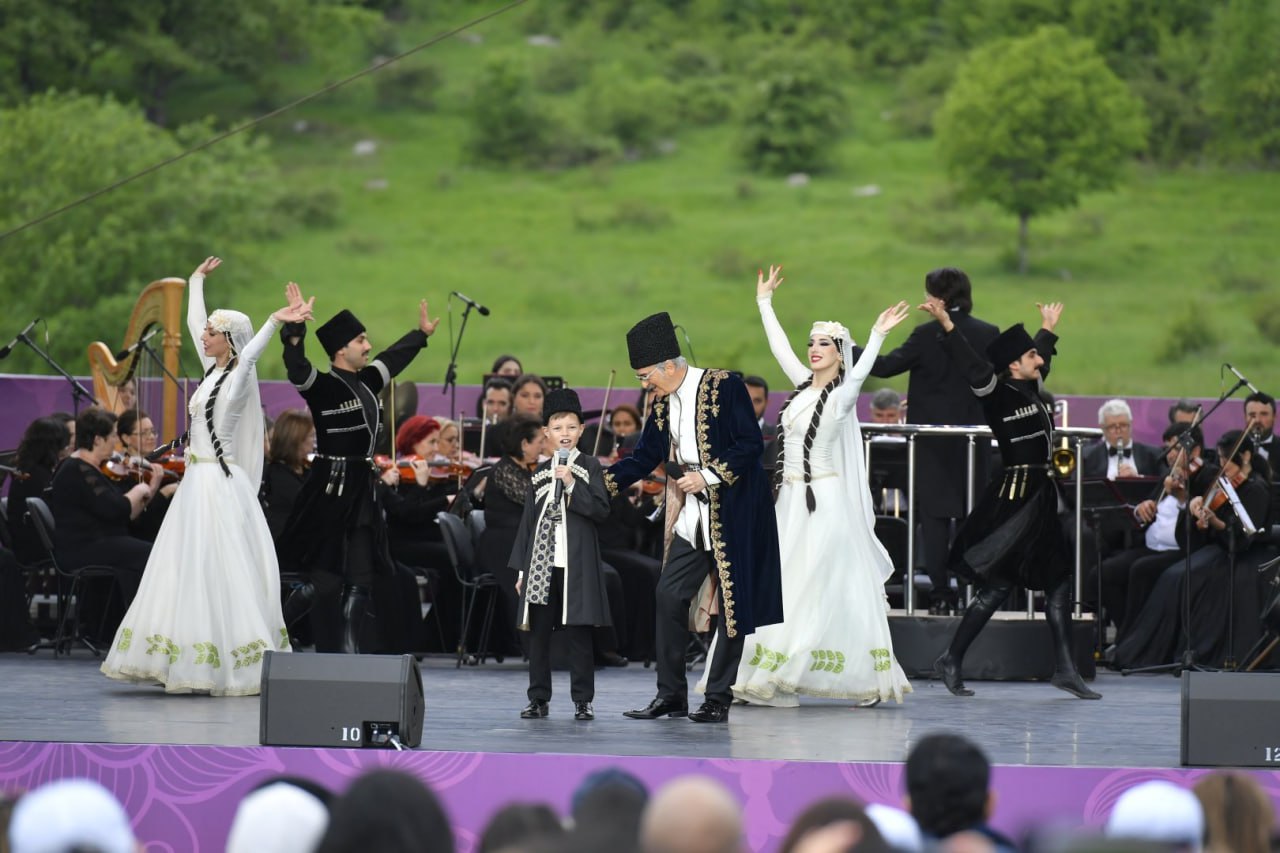 Polad Bülbüloğlu Cıdır düzündə konsert verdi - FOTO