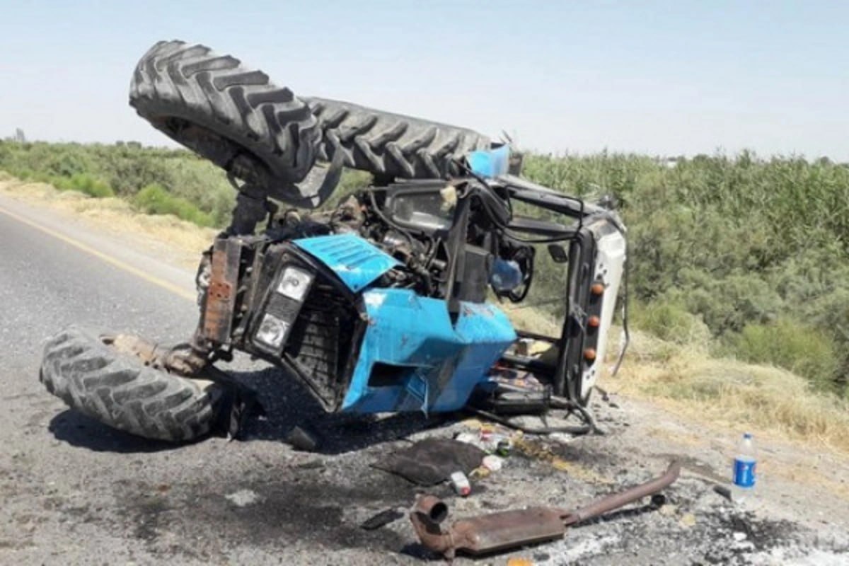 Yevlaxda traktor aşdı - 1 ölü, 1 yaralı var Yevlaxda traktor aşdı - 1 ölü, 1 yaralı var