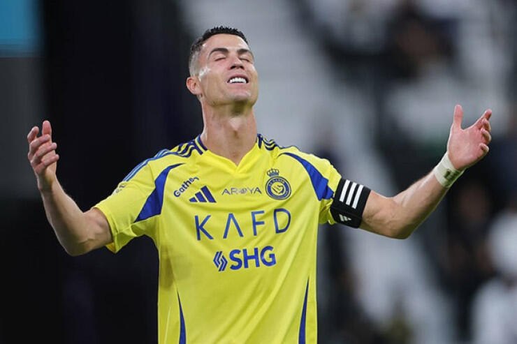 Ronaldo yeni klubla danışıq aparır Ronaldo yeni klubla danışıq aparır