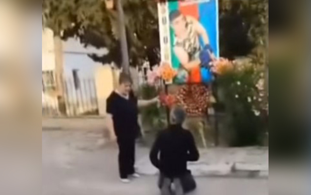 Kişini diz çökdürən şəhid anası ilə bağlı araşdırma aparılır – FOTO