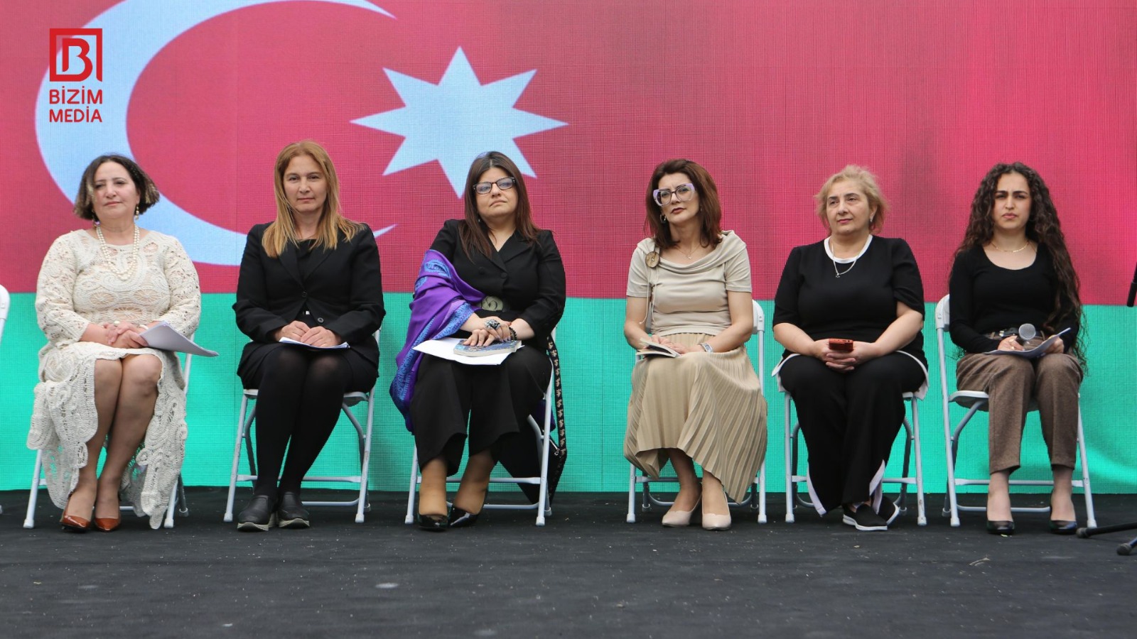 Mədinə Gülgün və Aqnes Nemesin şeirləri böyük maraqla qarşılandı – FOTO