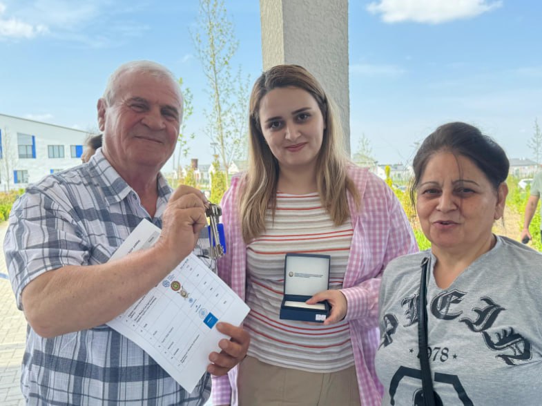 Kəngərli kəndində daha 48 ailəyə evlərinin açarları təqdim olundu – FOTO Kəngərli kəndində daha 48 ailəyə evlərinin açarları təqdim olundu – FOTO