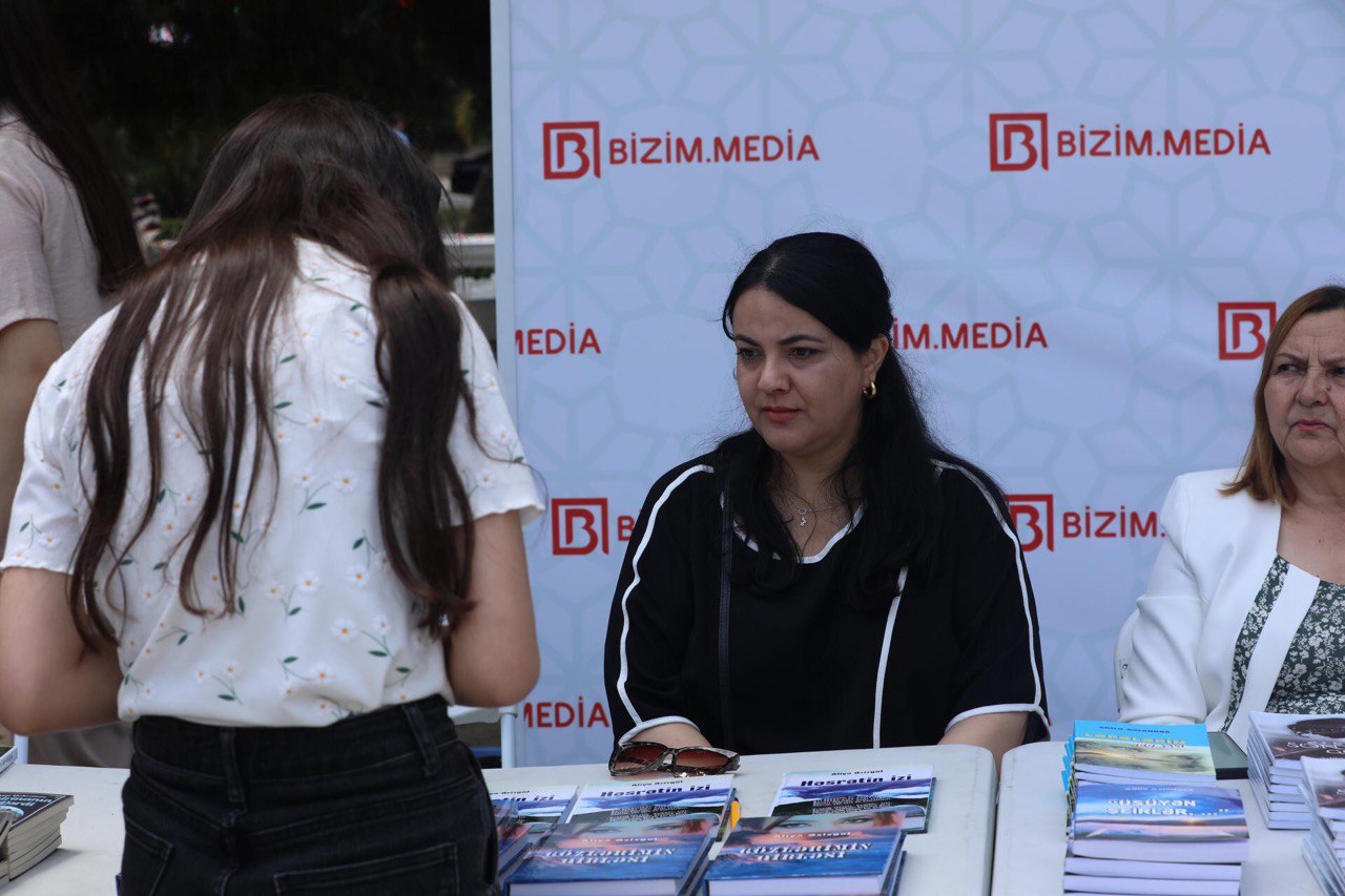 Aliyə Rzayevanın kitabları oxucular tərəfindən maraqla qarşılandı – FOTO