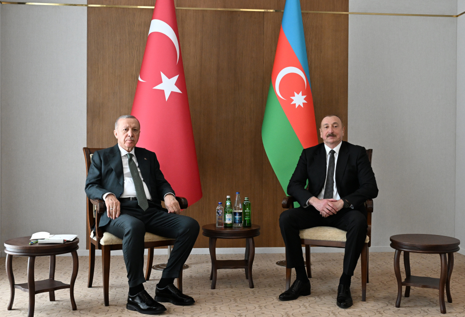 İlham Əliyev və Ərdoğanın təkbətək görüşü KEÇİRİLDİ - VİDEO İlham Əliyev və Ərdoğanın təkbətək görüşü KEÇİRİLDİ - VİDEO