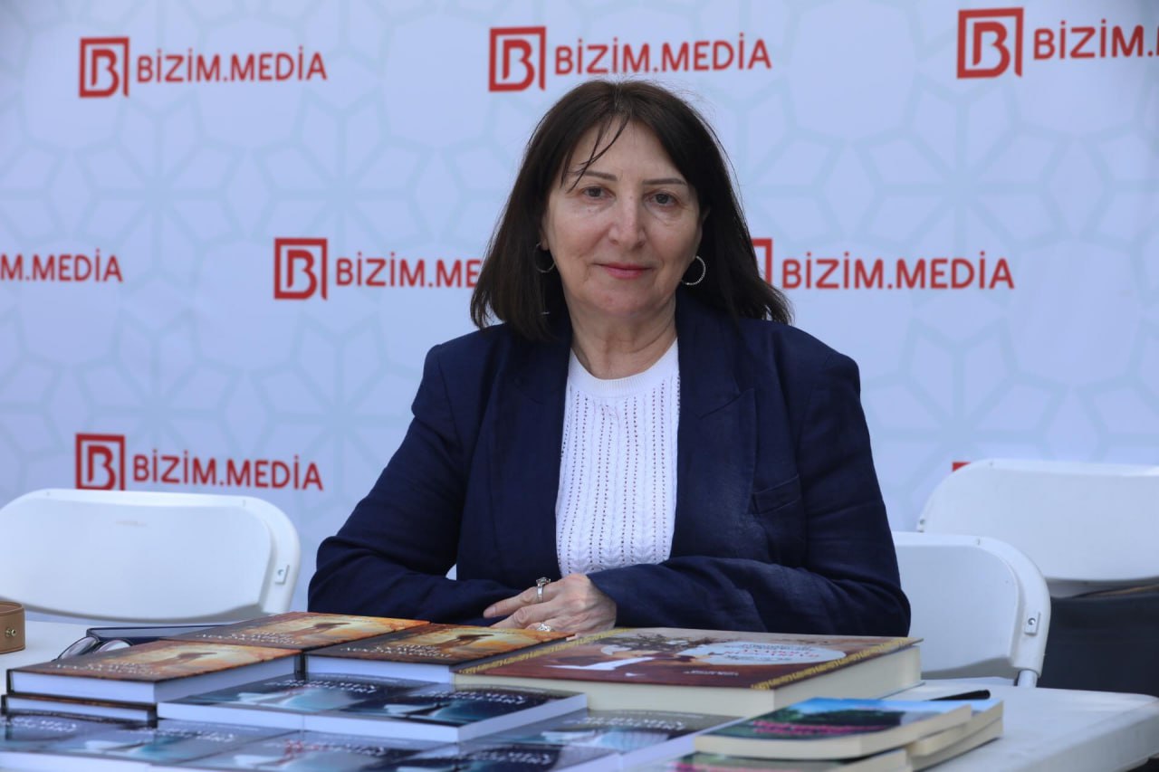 Zeynəb Cəmaləddinin imza günü baş tutdu – FOTO Zeynəb Cəmaləddinin imza günü baş tutdu – FOTO