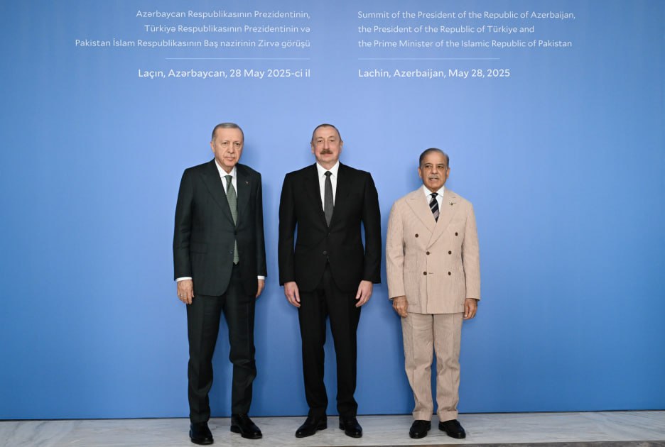 Liderlərin üçtərəfli Zirvə görüşləri mütəmadi olaraq KEÇİRİLƏCƏK