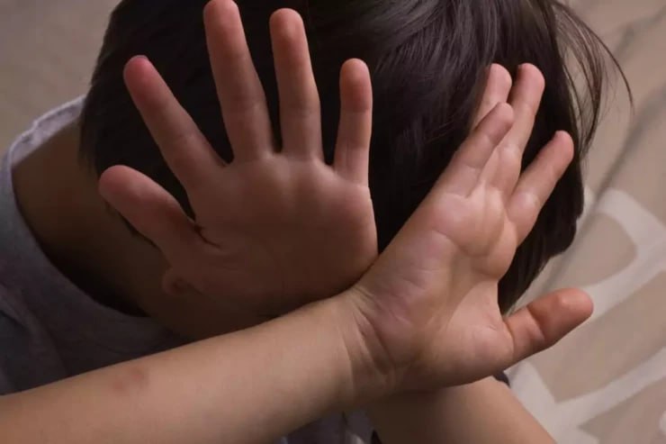 “Kaspi Kids” bağçasında uşağı vuran müəllim işdən qovuldu “Kaspi Kids” bağçasında uşağı vuran müəllim işdən qovuldu