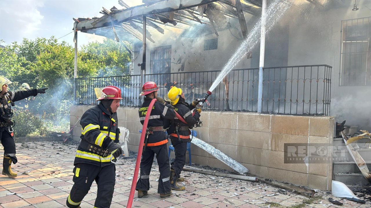Sumqayıtda fərdi yaşayış evində yanğın oldu - FOTO Sumqayıtda fərdi yaşayış evində yanğın oldu - FOTO